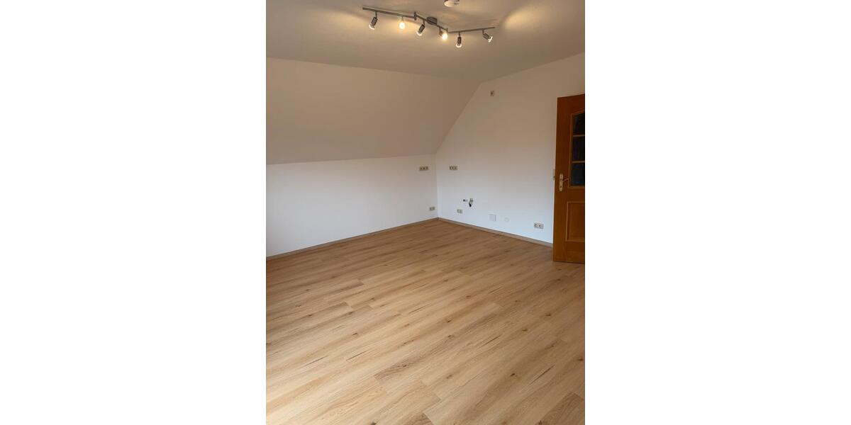 Dachgeschoßwohnung Wertingen - 3 Zimmer, 100 m&sup2;, 800&euro; | Angebot:26247648