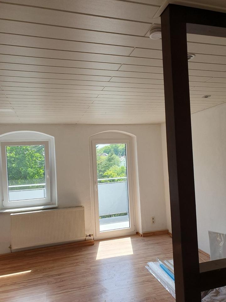In ruhiger Lage, DG-Wohnung mit Ausblick ins Grüne zu vermieten zimmer