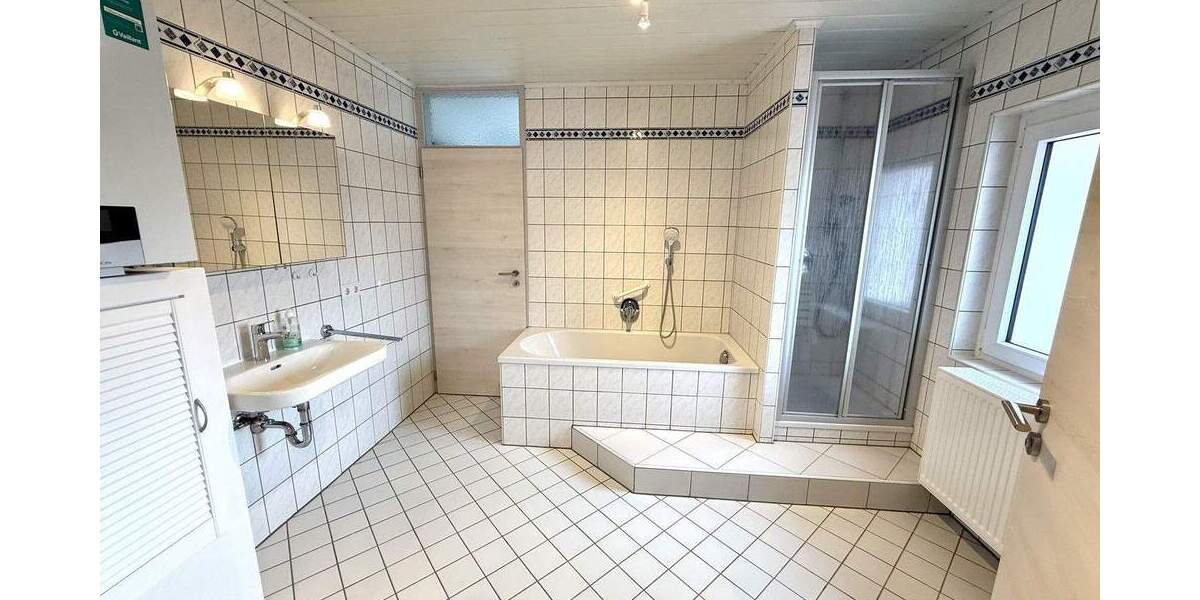 Etagenwohnung Ellingen - 4 Zimmer, 140 m&sup2;, 1.470&euro; | Angebot:24391668