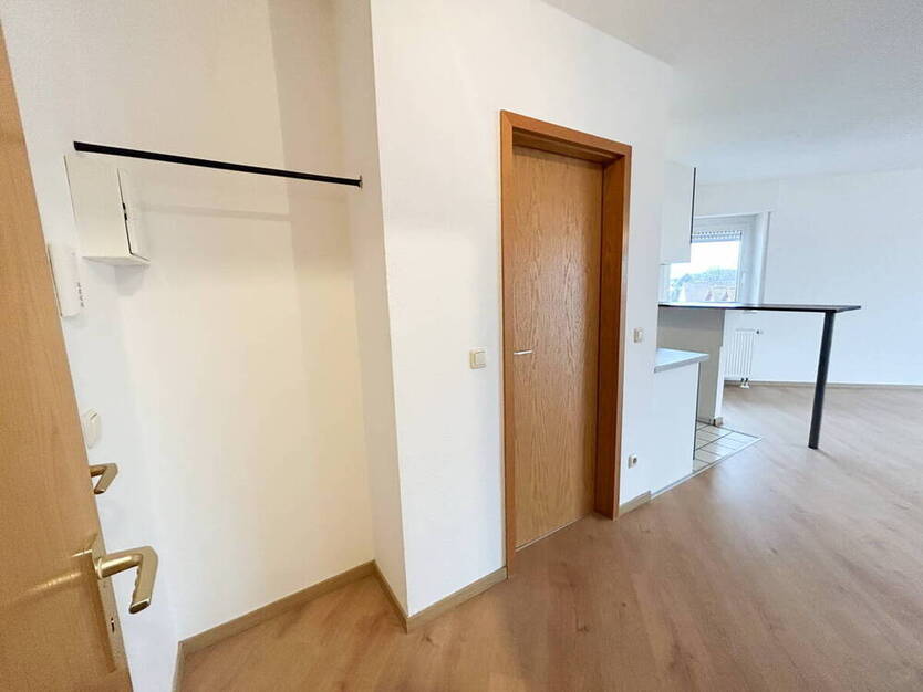 Helle & einladende 2-Zimmer-Maisonette-Wohnung mit Küche und Balkon wartet auf einen neuen Mieter!