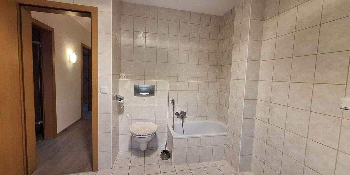 Etagenwohnung Kaiserslautern Innenstadt - 3 Zimmer, 95 m&sup2;, 1.000&euro; | Angebot:24689178