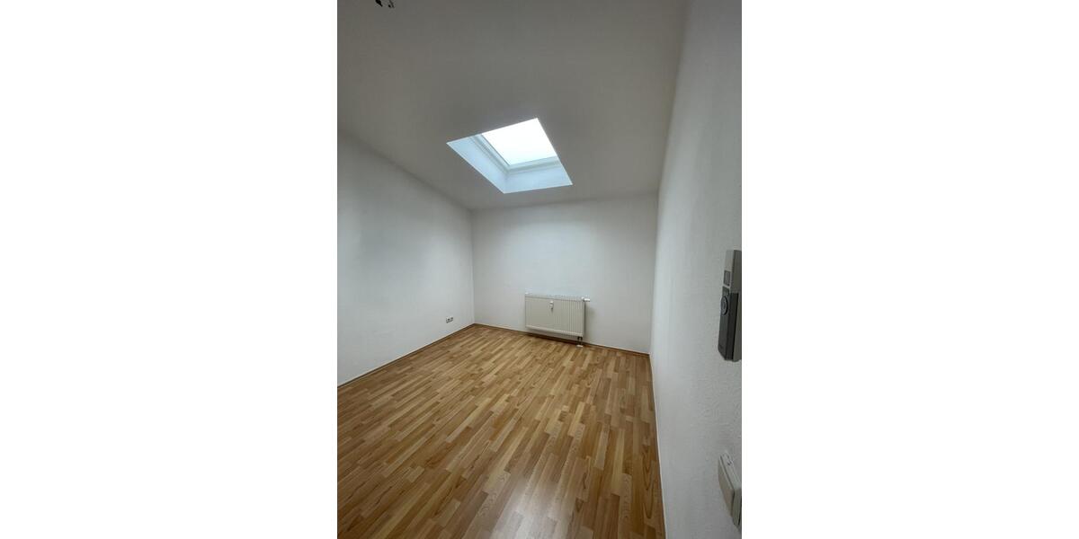 Dachgeschoßwohnung Moers - 3 Zimmer, 100 m&sup2;, 750&euro; | Angebot:22127287