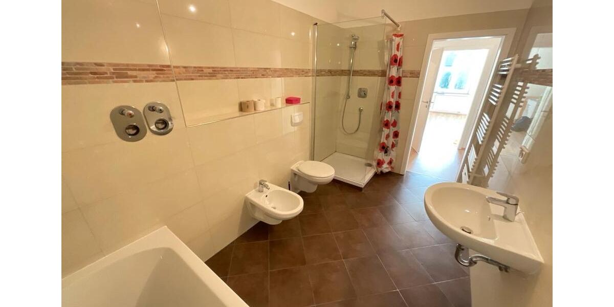 Wunderschöne 4 Zimmerwohnung mit Balkon, erster Monat mietfrei 4 zimmer