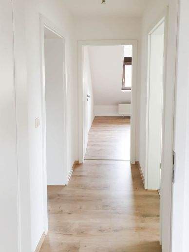 Etagenwohnung Gersdorf - 3 Zimmer, 67 m&sup2;, 400&euro; | Angebot:26139322