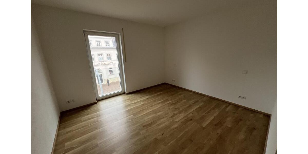 4-Zimmer-Wohnung in Rehau - Balkon - Garage mit direktem Zugang zum TH - Aufzug - Baujahr 2016 4 zimmer