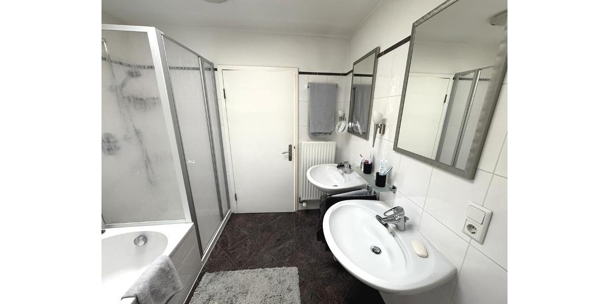 Etagenwohnung Cloppenburg - 4 Zimmer, 147 m&sup2;, 1.000&euro; | Angebot:25377047