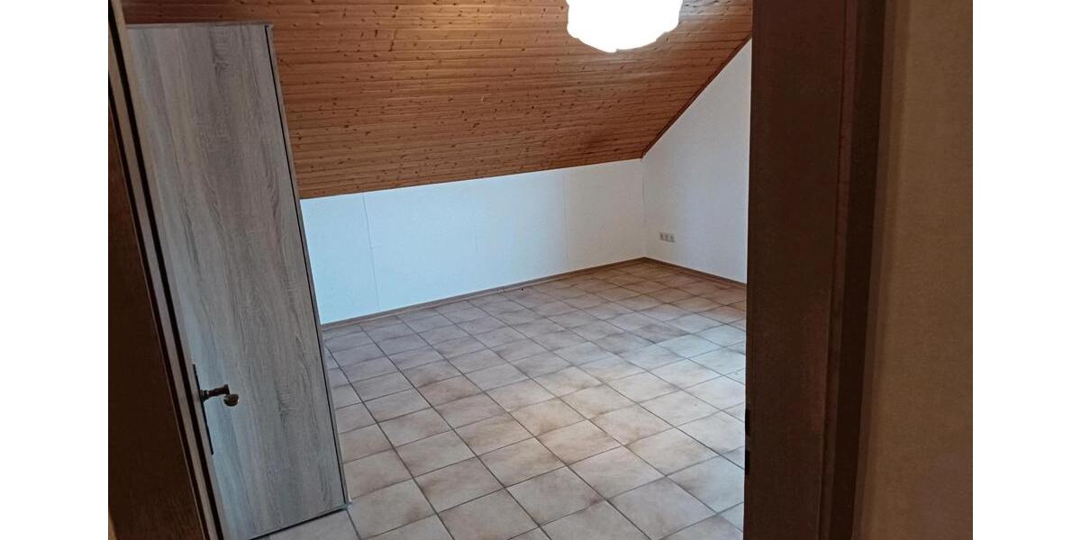 Dachgeschoßwohnung Lohr am Main - 3 Zimmer, 63 m&sup2;, 850&euro; | Angebot:24742150