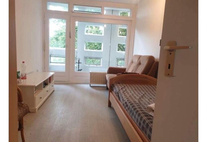 WG-Zimmer mit Balkon – möbliert & sofort frei