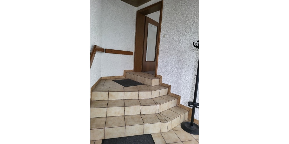 Einfamilienhaus mit Doppelgarage in Kirchehrenbach zu vermieten. 4 zimmer