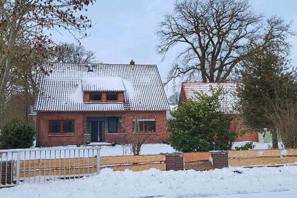 Haus Stolzenau - 7 Zimmer, 197 m&sup2;, 1.500&euro; | Angebot:24497152