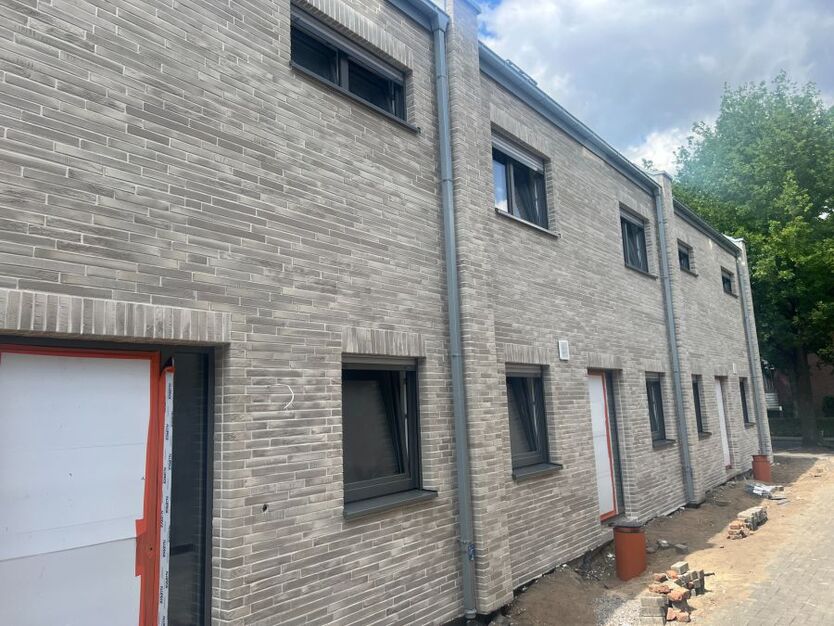 NEUBAU - noch 2 von 3 verfügbar, moderne Reihenhäuser im Zentrum von Großburgwedel - ab Dezember 2025 zur Vermietung 4 zimmer