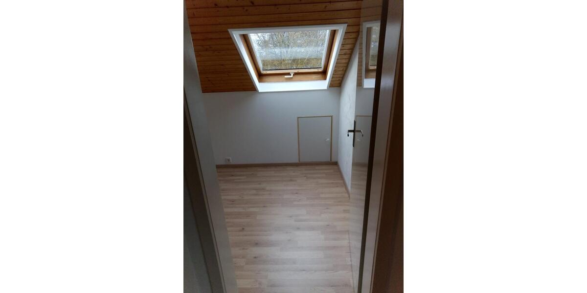 Dachgeschoßwohnung Sindelfingen Eichholz - 2 Zimmer, 43 m&sup2;, 600&euro; | Angebot:26588251