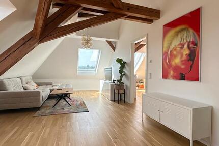 Großzügige 2,5-Zimmer Wohnung mit Einbauküche und Tiefgarage