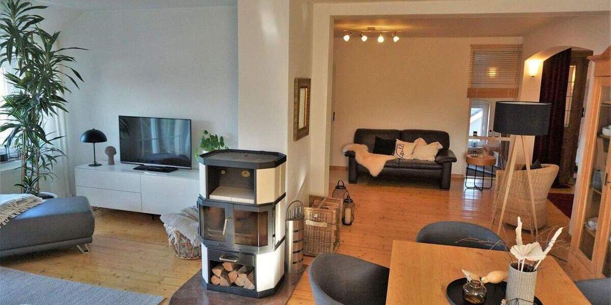 Traumwohnung 4 Zi. Kaminofen EBK 2 Balkone im sanierten Altbau mitten in Rinteln 4 zimmer