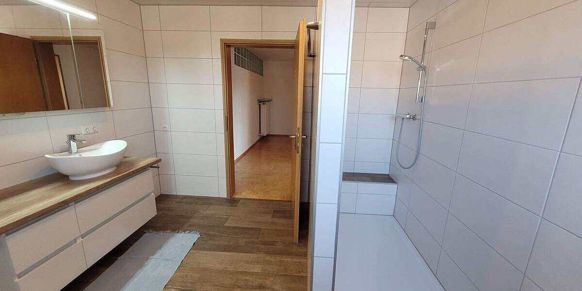 Etagenwohnung Kirchheim - 4 Zimmer, 130 m&sup2;, 980&euro; | Angebot:25845446