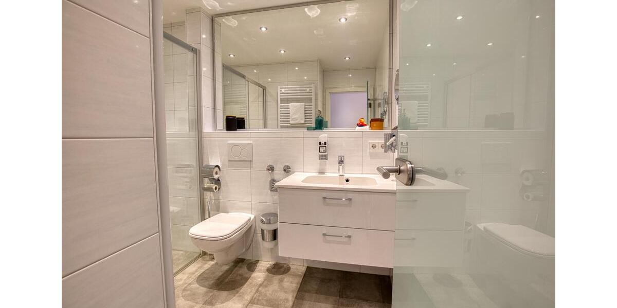 grosses Zimmer mit eigener DuscheWc, TV, Wlan, Boardinghaus, Waschmaschine, Trockner 1 zimmer