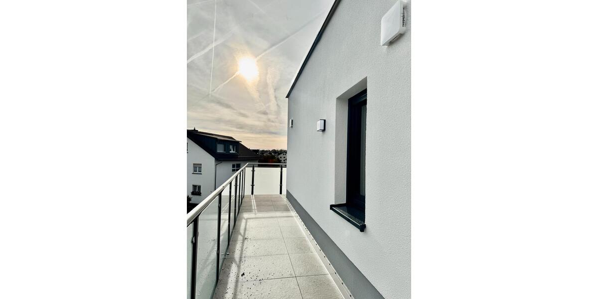 Helle 2,5-Zimmer-Penthouse-Wohnung mit hochwertiger Einbauküche und Aufzug 2 zimmer