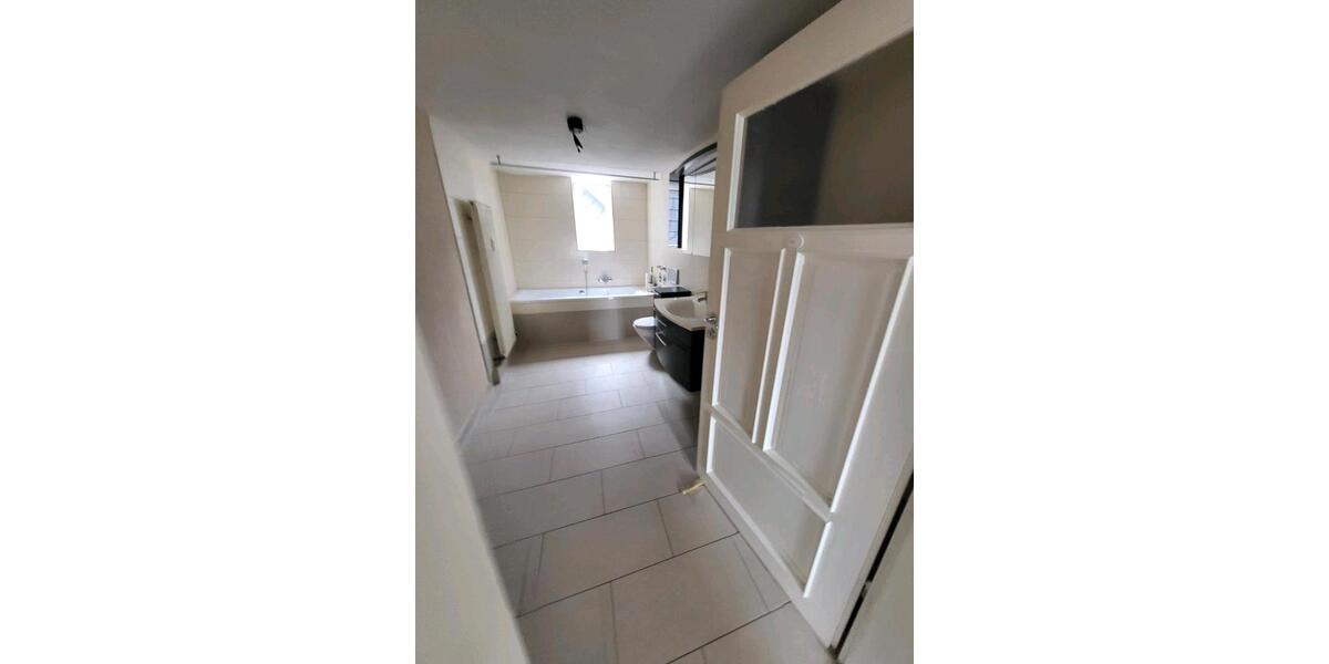 Etagenwohnung Neuhaus am Rennweg - 2 Zimmer, 60 m&sup2;, 570&euro; | Angebot:26670705