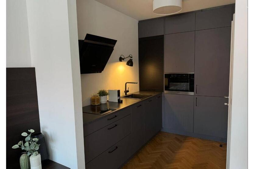 Kürzlich modernisierte Wohnung zur Miete verfügbar zimmer