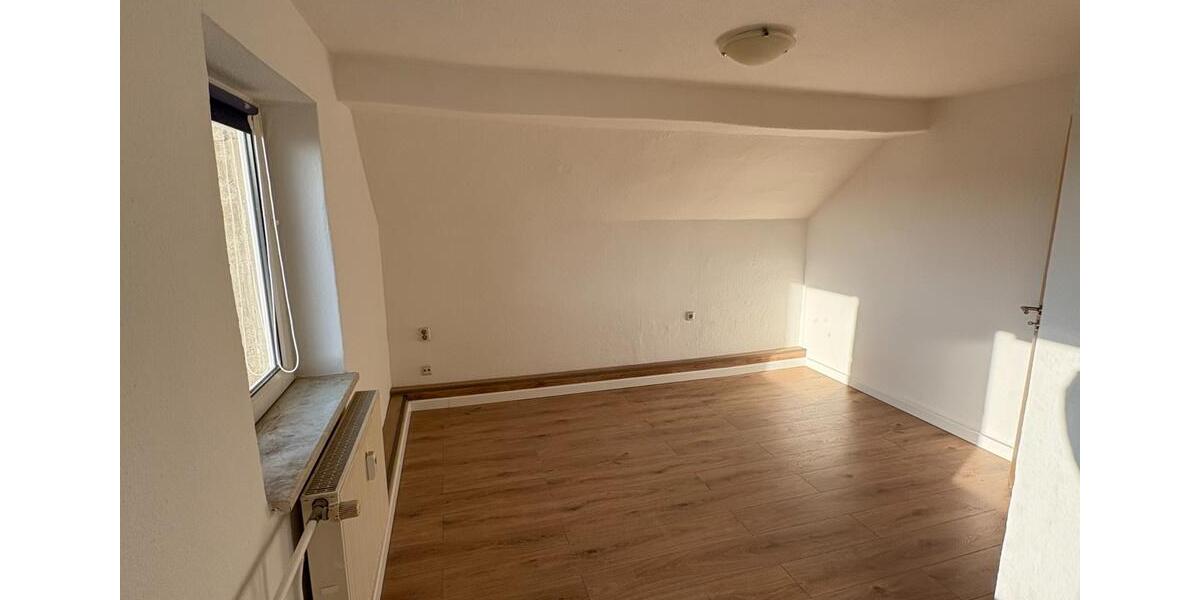 Dachgeschoßwohnung Domsühl - 2 Zimmer, 39 m&sup2;, 273&euro; | Angebot:25417294