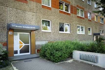 Wohnung zum Mieten in Neubrandenburg 245 € 49.27 m² 2 zimmer