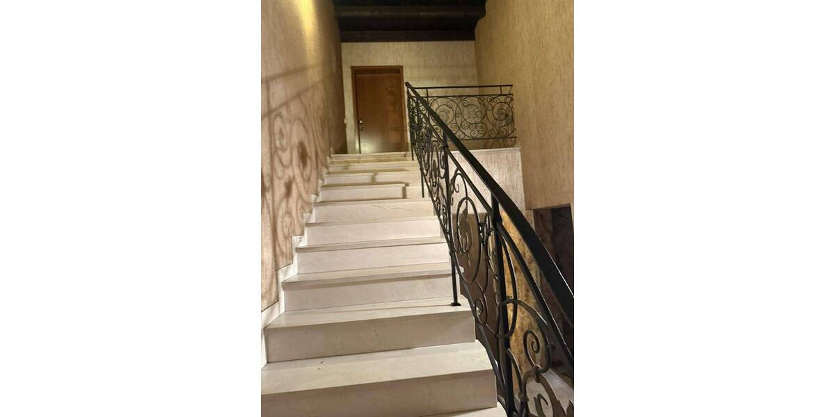 Lichtdurchflutete Wohnung in Zweifamilienhaus mit großem Balkon in Krefelder Bestlage zu vermieten 3 zimmer