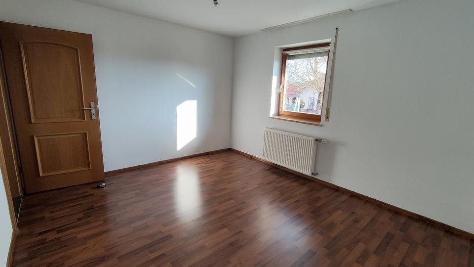 Schöne 3 Zimmer EG-Wohnung mit Wintergarten, Garten&50m² Kellerw. 3.5 zimmer