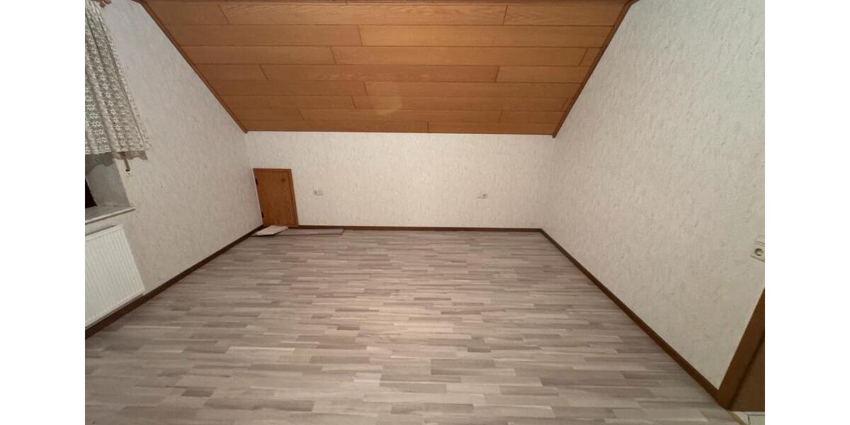 Dachgeschoßwohnung Preußisch Oldendorf - 2 Zimmer, 75 m&sup2;, 470&euro; | Angebot:25256413