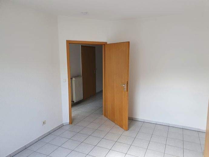 GELEGENHEIT!!! RENOVIERTE 3 ZIMMER ERDGESCHOSS WOHNUNG mit OFFENER KÜCHE + KLEINER TERRASSE in DUISBURG - RHEINHAUSEN - MITTE!!! 3 zimmer