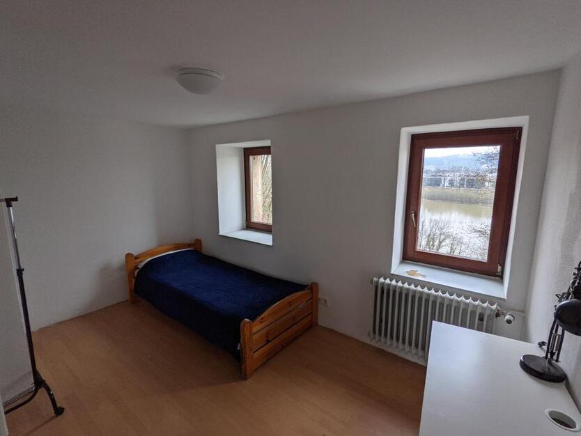 WG-Zimmer in renoviertem Studentenwohnheim