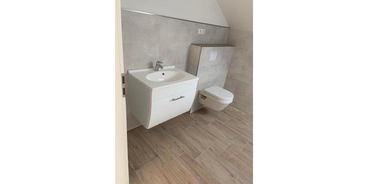 Maisonettenwohnung Burg Stargard - 3 Zimmer, 150 m&sup2;, 1.500&euro; | Angebot:26337189
