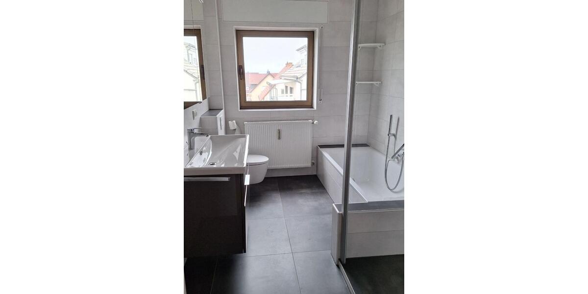 Etagenwohnung Solms - 3 Zimmer, 125 m&sup2;, 1.100&euro; | Angebot:25046820