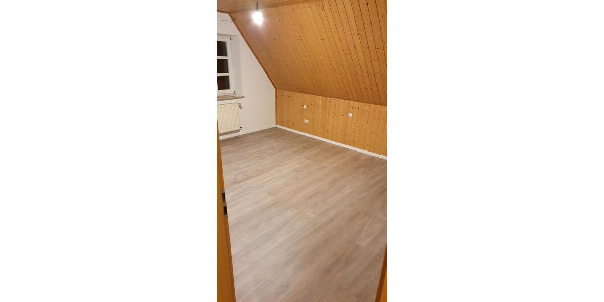 Dachgeschoßwohnung Diemelsee - 4 Zimmer, 85 m&sup2;, 510&euro; | Angebot:25965725