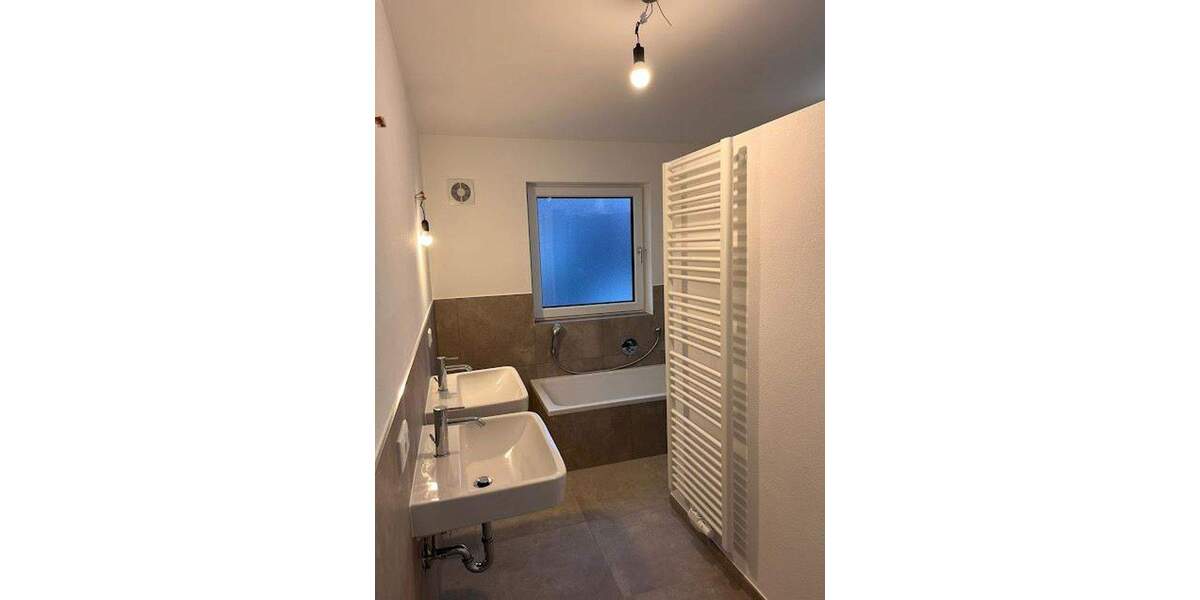 Schöne Doppelhaushälfte 5 zimmer