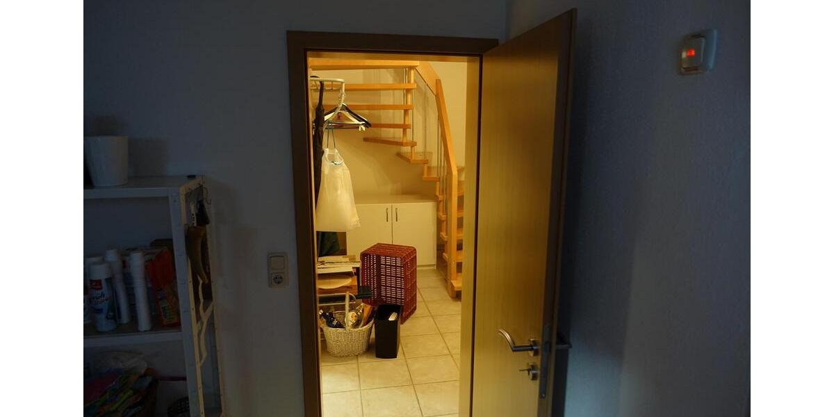 Doppelhaushälfte Bubenreuth - 7 Zimmer, 160 m&sup2;, 2.400&euro; | Angebot:25981382