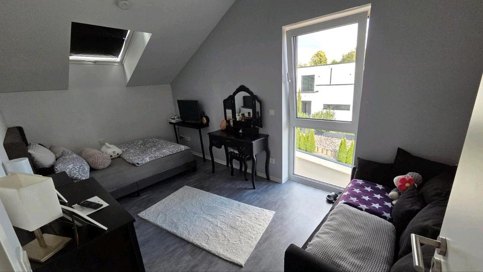 Dachgeschoßwohnung Solms - 4 Zimmer, 95 m&sup2;, 1.450&euro; | Angebot:27535045