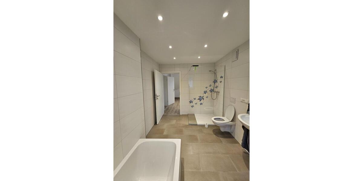 Dachgeschoßwohnung Knetzgau - 3 Zimmer, 91 m&sup2;, 860&euro; | Angebot:25705628