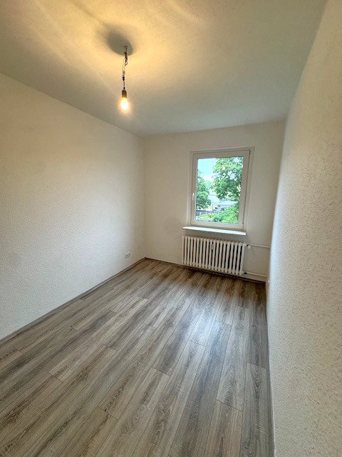 Frisch renovierte 3-Zimmer-Wohnung mit Balkon! zimmer