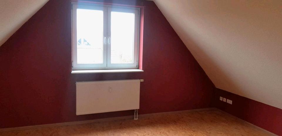 Dachgeschoßwohnung Niebüll - 2.5 Zimmer, 66 m&sup2;, 450&euro; | Angebot:25172944