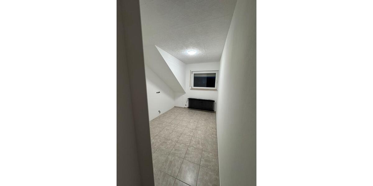 Dachgeschoßwohnung Alfter - 6 Zimmer, 110 m&sup2;, 1.250&euro; | Angebot:24747878