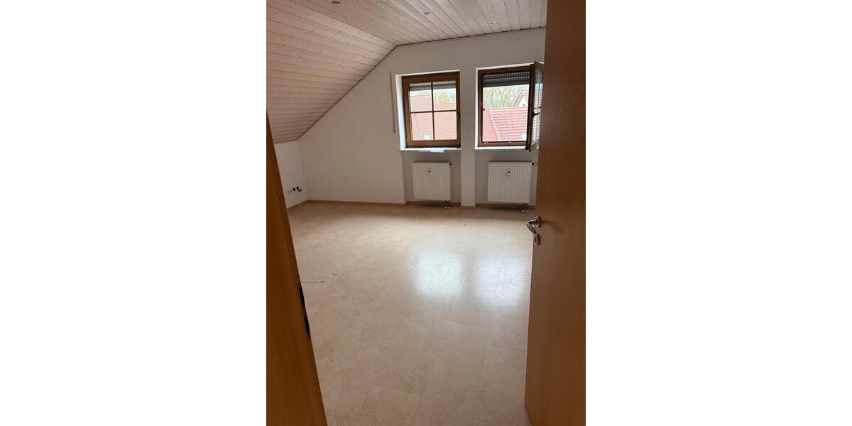 Dachgeschoßwohnung Allersberg Eismannsdorf - 3 Zimmer, 80 m&sup2;, 700&euro; | Angebot:26481230