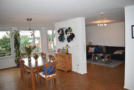 Traumhafte 4-Zimmer-DG-Maisonettewohnung mit Dachterrasse in Forchheim zimmer