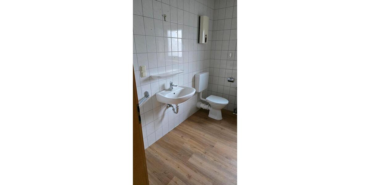 Erdgeschoßwohnung Schwalmstadt - 4 Zimmer, 95 m&sup2;, 750&euro; | Angebot:24362229