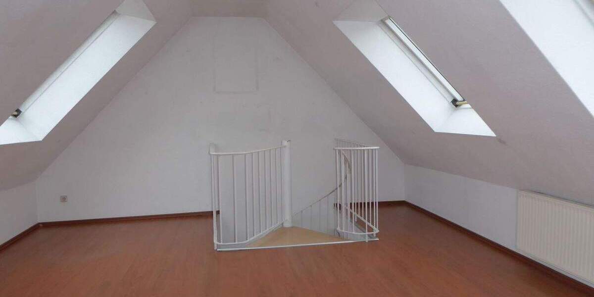 Etagenwohnung Rudolstadt Volkstedt - 4 Zimmer, 81 m&sup2;, 660&euro; | Angebot:25814016