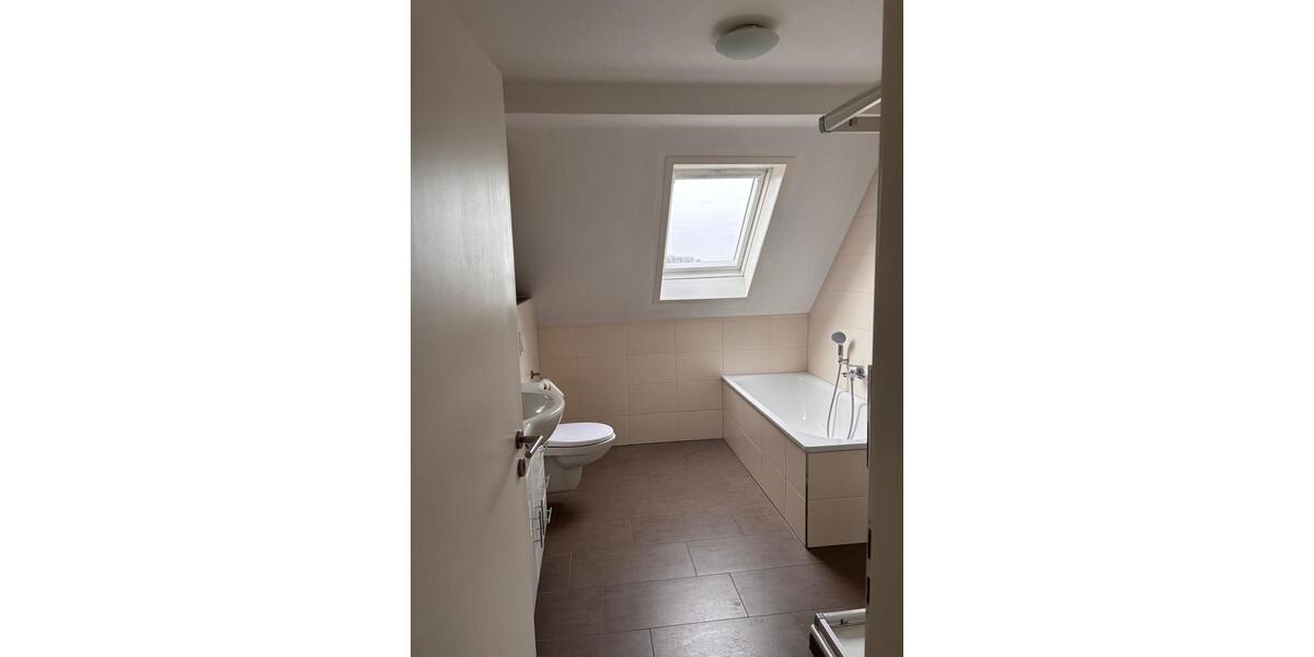 Dachgeschoßwohnung Horn-Bad Meinberg Bad Meinberg - 3 Zimmer, 96 m&sup2;, 700&euro; | Angebot:25872697