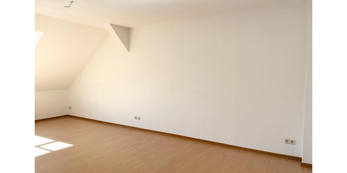 Dachgeschoßwohnung Dessau-Roßlau Brambach - 3 Zimmer, 79 m&sup2;, 510&euro; | Angebot:23573300