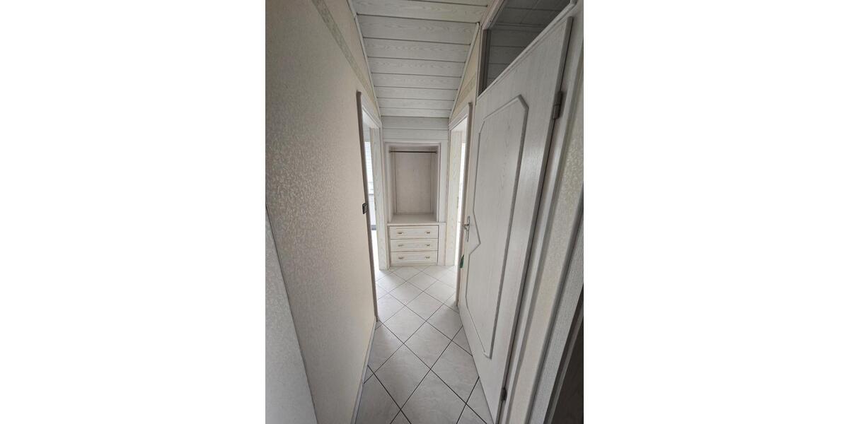 Schön geschnittene, teilmöblierte DG-Wohnung, 850 EUR Warmmiete 5 zimmer