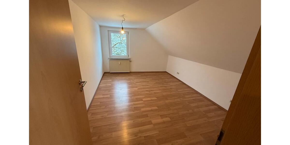 Dachgeschoßwohnung Leuchtenberg - 4 Zimmer, 85 m&sup2;, 450&euro; | Angebot:24744639
