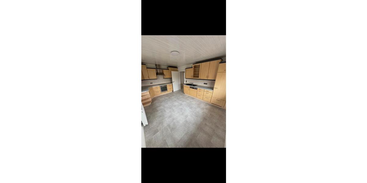 Renovierte 5-Zimmer-Wohnung zu vermieten 5 zimmer