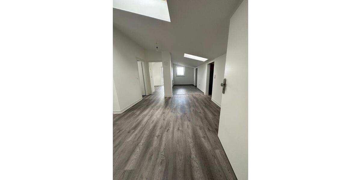 Dachgeschoßwohnung Magdeburg Großer Silberberg - 2 Zimmer, 60 m&sup2;, 700&euro; | Angebot:25551045